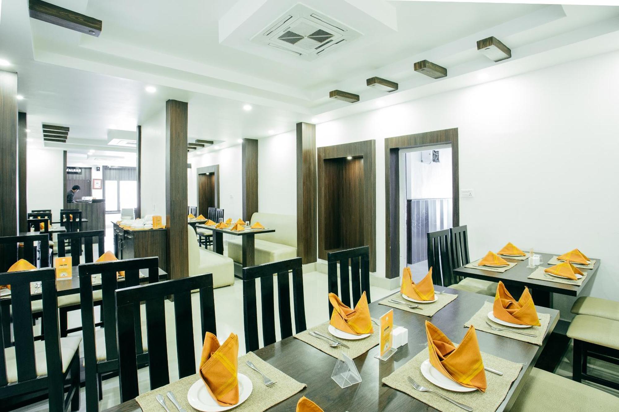 Oyo 11474 Gangaur Regency Boutique Hotel Kathmandu Esterno foto