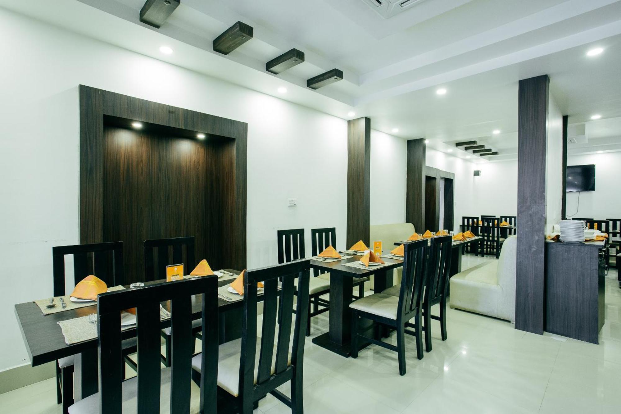 Oyo 11474 Gangaur Regency Boutique Hotel Kathmandu Esterno foto