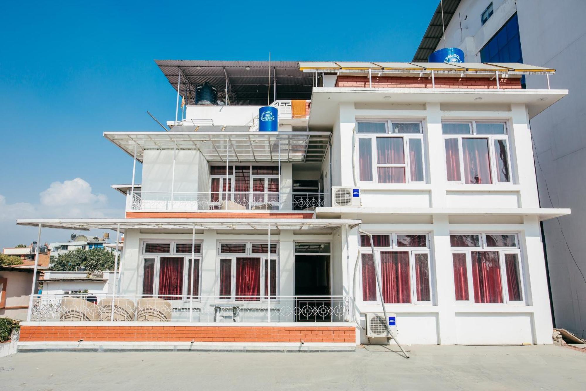 Oyo 11474 Gangaur Regency Boutique Hotel Kathmandu Esterno foto